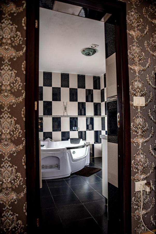 Hotel Casa Robi Pestisani Exterior foto